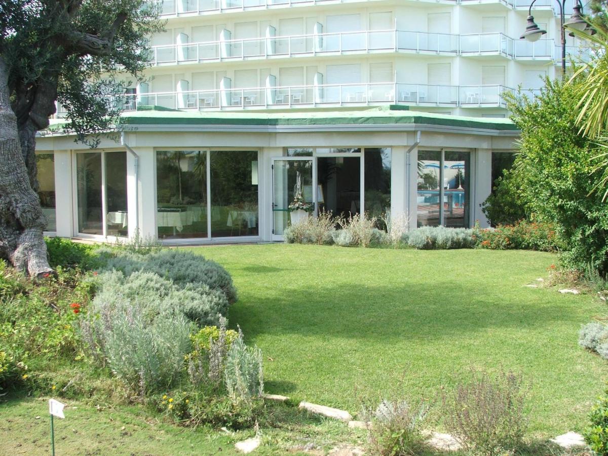 Hotel Bellevue Beach Milano Marittima Buitenkant foto