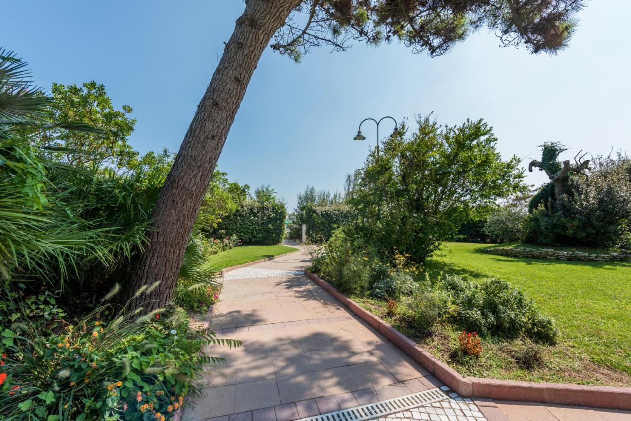 Hotel Bellevue Beach Milano Marittima Buitenkant foto