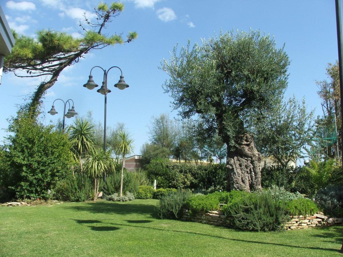 Hotel Bellevue Beach Milano Marittima Buitenkant foto