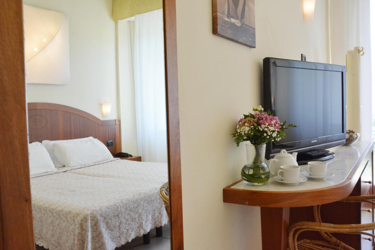 Hotel Bellevue Beach Milano Marittima Buitenkant foto