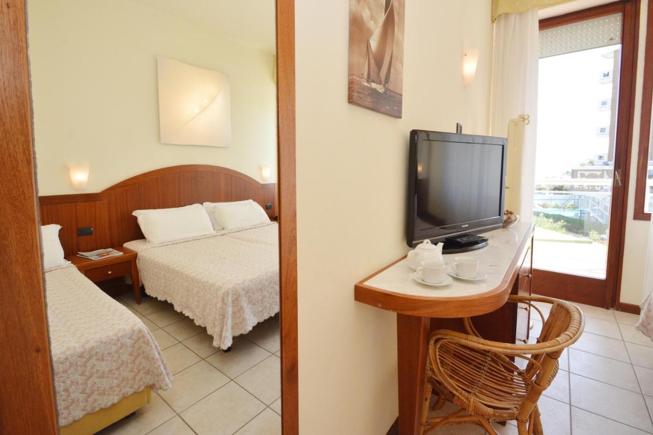 Hotel Bellevue Beach Milano Marittima Buitenkant foto