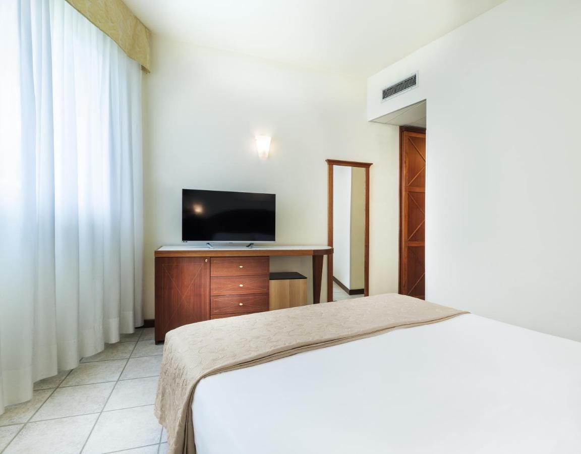 Hotel Bellevue Beach Milano Marittima Buitenkant foto