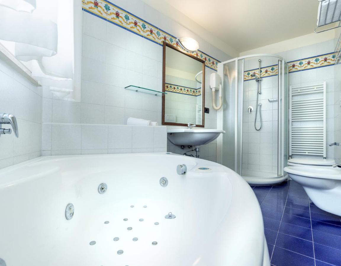Hotel Bellevue Beach Milano Marittima Buitenkant foto