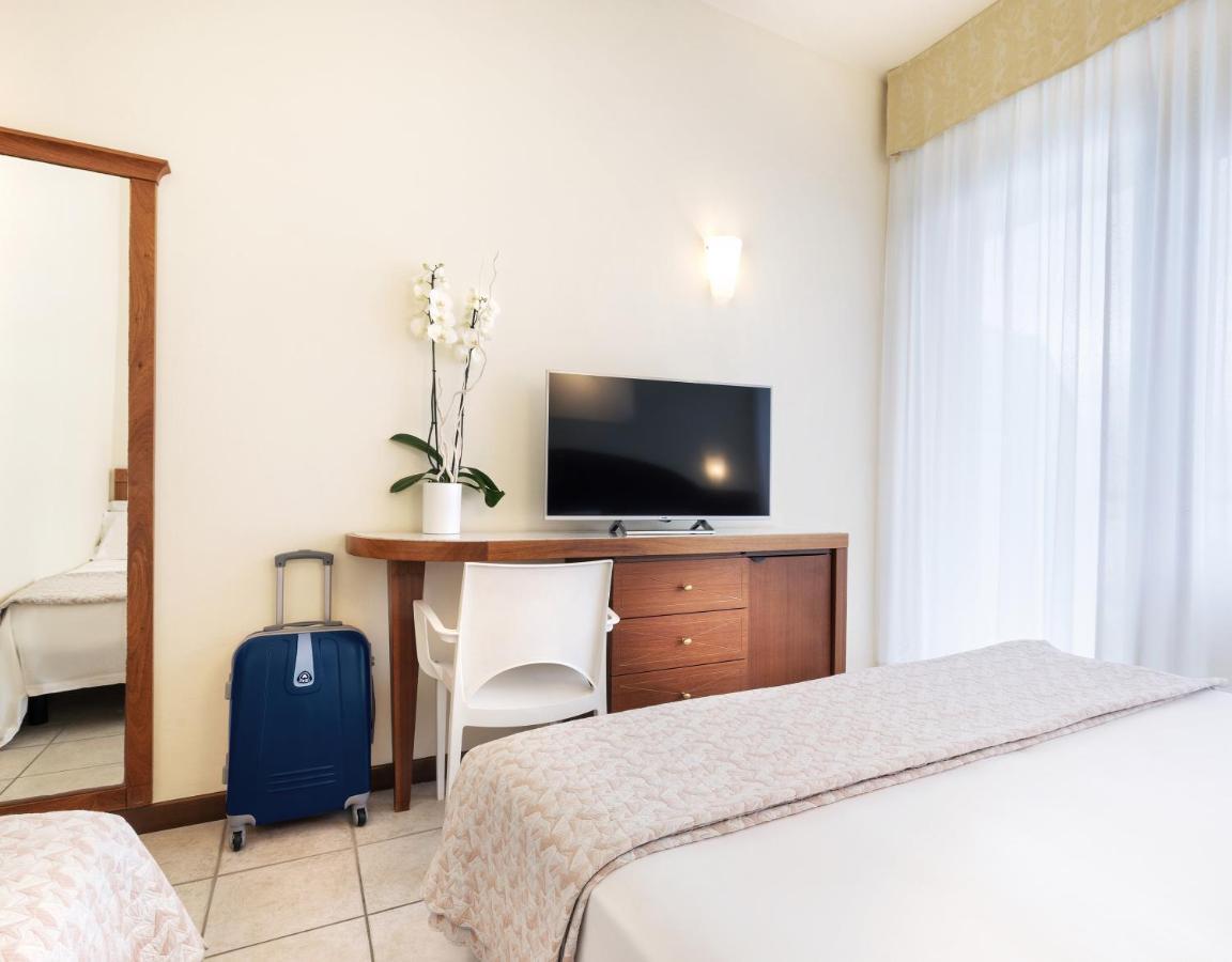 Hotel Bellevue Beach Milano Marittima Buitenkant foto