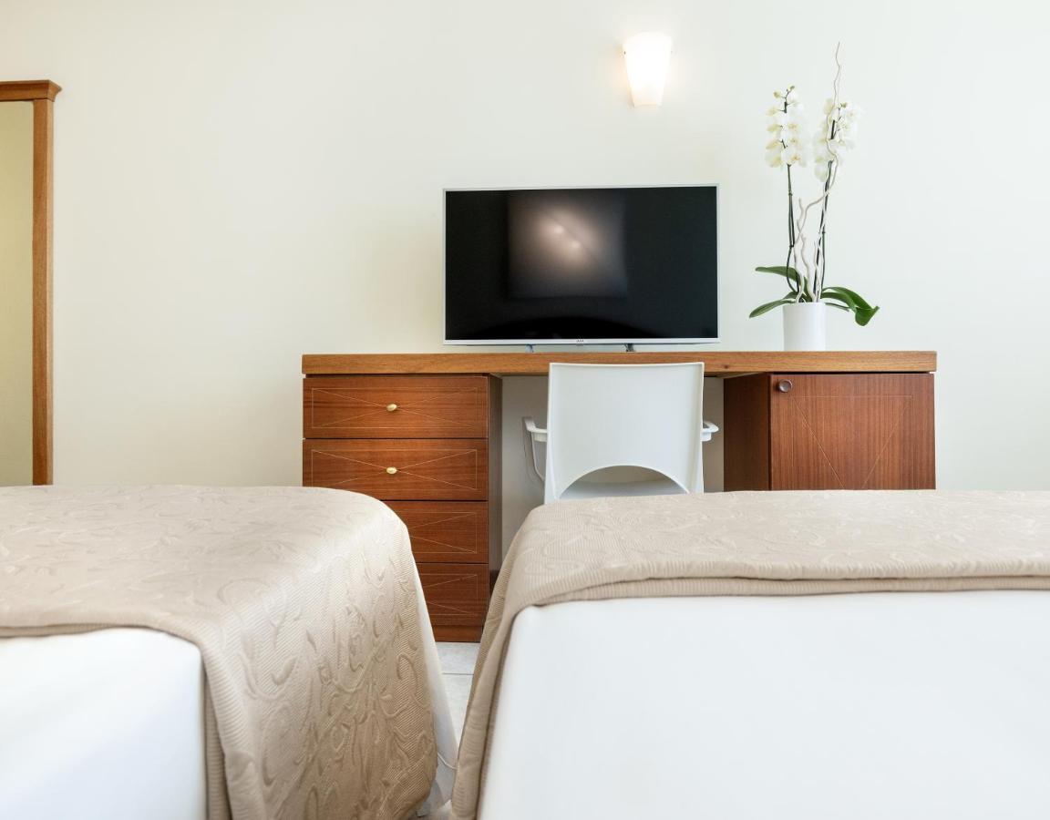 Hotel Bellevue Beach Milano Marittima Buitenkant foto