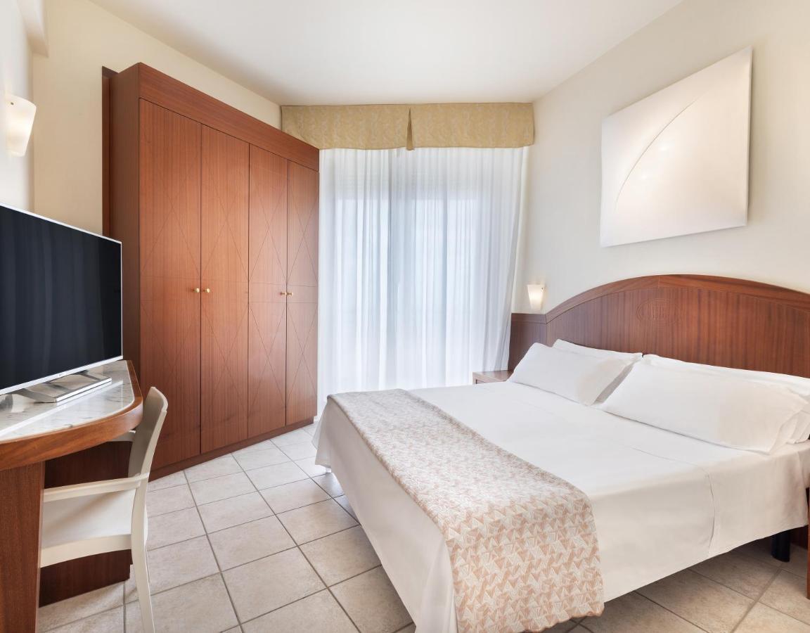 Hotel Bellevue Beach Milano Marittima Buitenkant foto