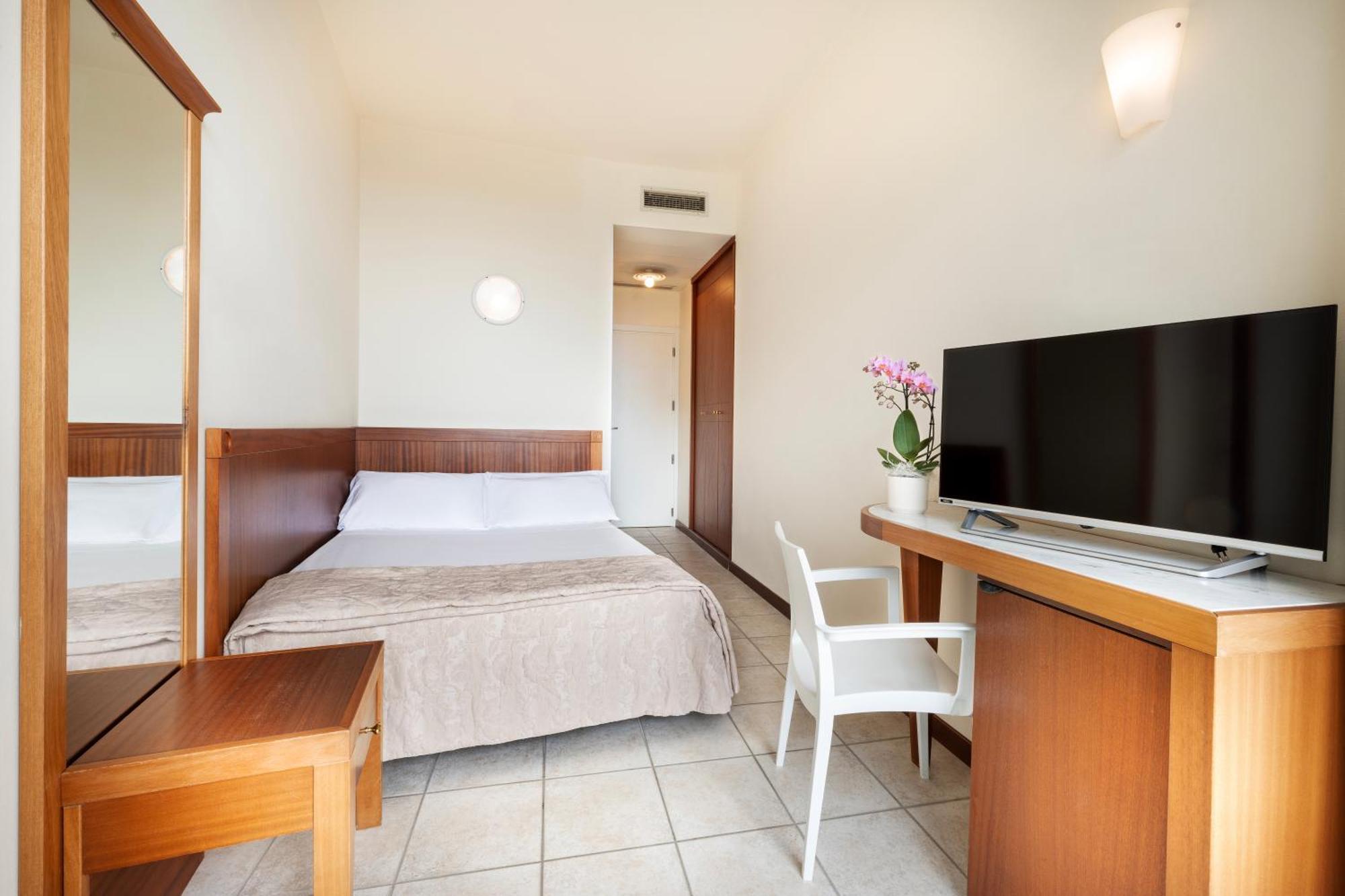 Hotel Bellevue Beach Milano Marittima Buitenkant foto
