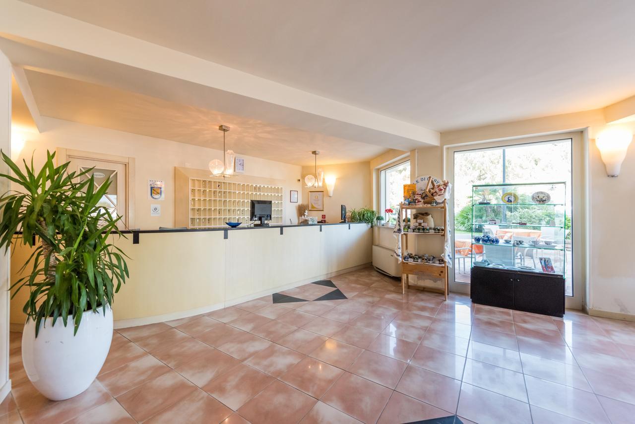 Hotel Bellevue Beach Milano Marittima Buitenkant foto